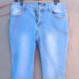 7S3.  Fashion nova jeans (ladies)